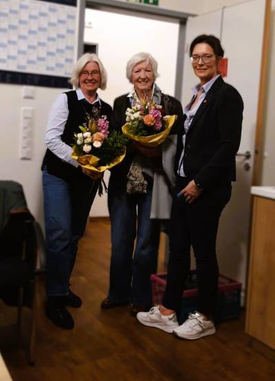 Danke für die lange Unterstützung! Wir verabschieden Karin Kleweken und Hedwig Janning. 